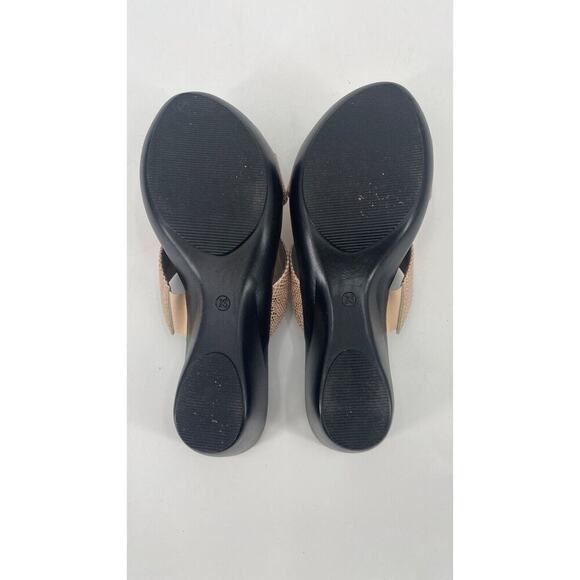 Karen Scott Strappy Sandals Size 10 M Gold Metallic Low Wedge Heel Shoes - Picture 2 of 8